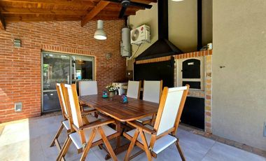 VENTA CASA EXALTACION DE LA CRUZ CON PILETA