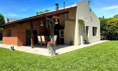 VENTA CASA EXALTACION DE LA CRUZ CON PILETA