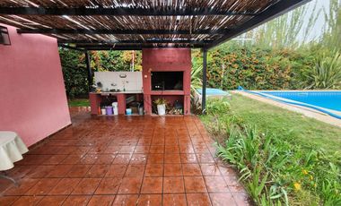 Venta de casa B° cerrado Vistalba, Lujan- 6 amb.