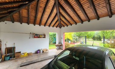 Venta de casa B° cerrado Vistalba, Lujan- 6 amb.