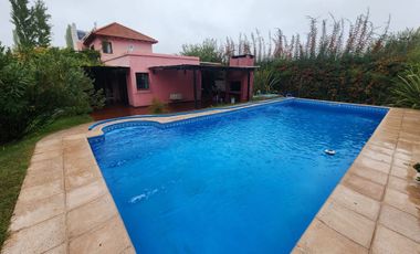 Venta de casa B° cerrado Vistalba, Lujan- 6 amb.