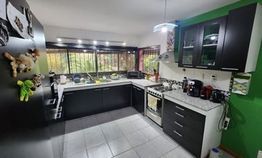 Venta de casa B° cerrado Vistalba, Lujan- 6 amb.