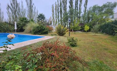 Venta de casa B° cerrado Vistalba, Lujan- 6 amb.