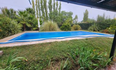 Venta de casa B° cerrado Vistalba, Lujan- 6 amb.