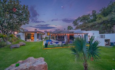 Casa de una planta amueblada  con Alberca en El Palomar Lujo sur