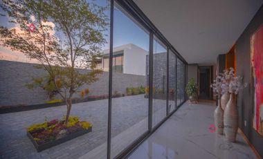 Casa de una planta amueblada  con Alberca en El Palomar Lujo sur