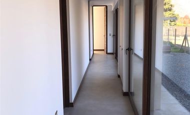 Casa En Venta De 5 Dor.5 Ba.450 Mts Los Lirios En Requínoa