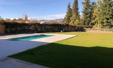 Casa En Venta De 5 Dor.5 Ba.450 Mts Los Lirios En Requínoa