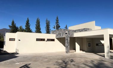 Casa En Venta De 5 Dor.5 Ba.450 Mts Los Lirios En Requínoa