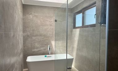 Casa En Venta De 5 Dor.5 Ba.450 Mts Los Lirios En Requínoa