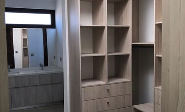 Casa En Venta De 5 Dor.5 Ba.450 Mts Los Lirios En Requínoa