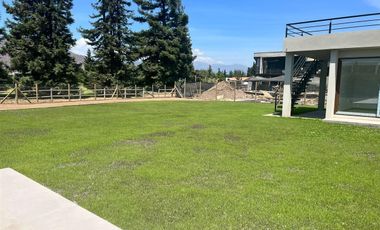 Casa En Venta De 5 Dor.5 Ba.450 Mts Los Lirios En Requínoa