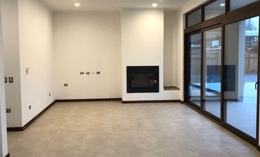 Casa En Venta De 5 Dor.5 Ba.450 Mts Los Lirios En Requínoa