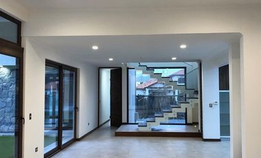 Casa En Venta De 5 Dor.5 Ba.450 Mts Los Lirios En Requínoa