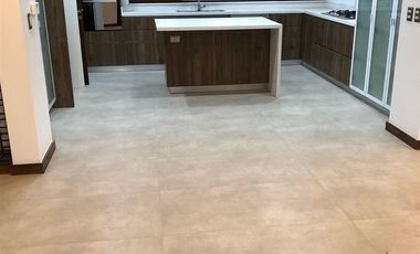 Casa En Venta De 5 Dor.5 Ba.450 Mts Los Lirios En Requínoa