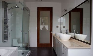 Casa En Venta De 4 Dorm. 3 Baños,condominio Machalí 8.300 Uf