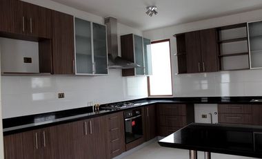 Casa En Venta De 4 Dorm. 3 Baños,condominio Machalí 8.300 Uf