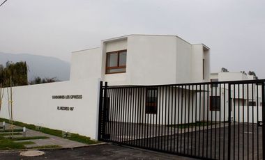 Casa En Venta De 4 Dorm. 3 Baños,condominio Machalí 8.300 Uf