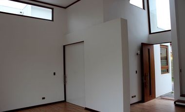 Casa En Venta De 4 Dorm. 3 Baños,condominio Machalí 8.300 Uf