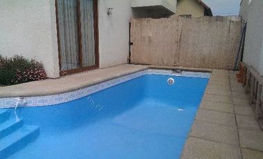 Casa En Venta De 4 Dorm. 3 Baños,condominio Machalí 8.300 Uf