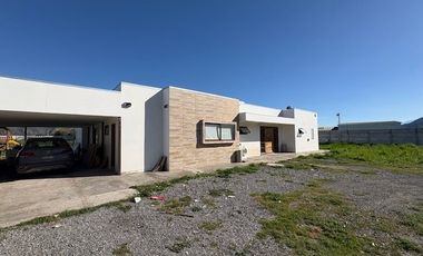 Casa En Venta En Condominio 4 Dorm. 4 Baños En Lo Miranda