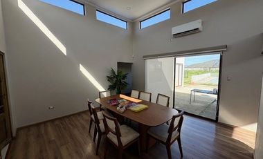 Casa En Venta En Condominio 4 Dorm. 4 Baños En Lo Miranda