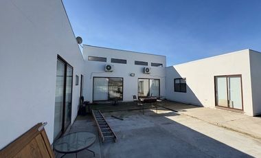 Casa En Venta En Condominio 4 Dorm. 4 Baños En Lo Miranda