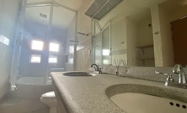 Casa en renta en Hacienda de las Palmas, Huixquilucan, México