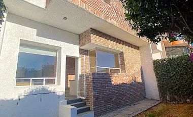 Casa en renta en Hacienda de las Palmas, Huixquilucan, México