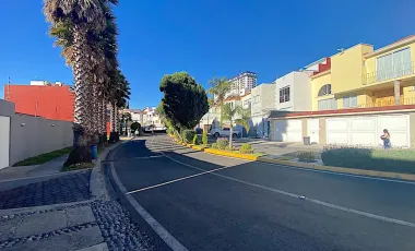 Casa en renta en Hacienda de las Palmas, Huixquilucan, México