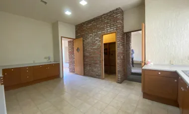 Casa en renta en Hacienda de las Palmas, Huixquilucan, México