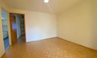 Casa en renta en Hacienda de las Palmas, Huixquilucan, México