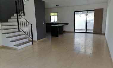 Hermosa Casa en Arboleda 1, alberca y areas verdes