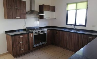 Hermosa Casa en Arboleda 1, alberca y areas verdes