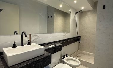 Sobre chacabuco con balcón frente