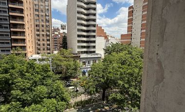 Sobre chacabuco con balcón frente