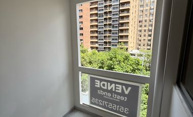 Sobre chacabuco con balcón frente