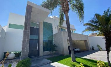 Residencia de Lujo en Campestre Club de Golf Norte a espaldas al Campo de Golf