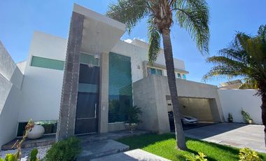 Residencia de Lujo en Campestre Club de Golf Norte a espaldas al Campo de Golf