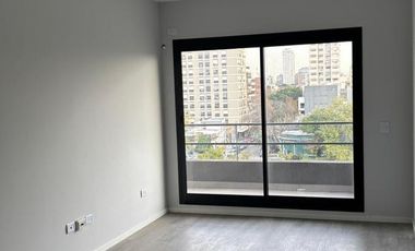 TRES AMBIENTES en VENTA a ESTRENAR . MOLDES al 900 . COLEGIALES