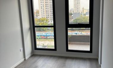 TRES AMBIENTES en VENTA a ESTRENAR . MOLDES al 900 . COLEGIALES