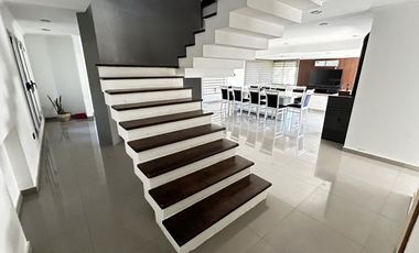 Propiedad en 2 Plantas con Vista al Lago en Fincas de Iraola