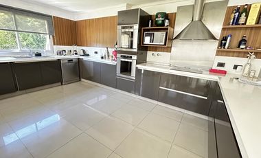 Propiedad en 2 Plantas con Vista al Lago en Fincas de Iraola