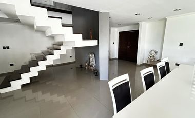 Propiedad en 2 Plantas con Vista al Lago en Fincas de Iraola