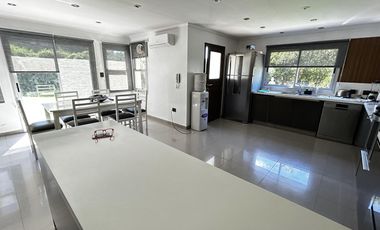 Propiedad en 2 Plantas con Vista al Lago en Fincas de Iraola