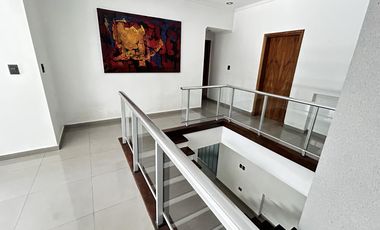 Propiedad en 2 Plantas con Vista al Lago en Fincas de Iraola