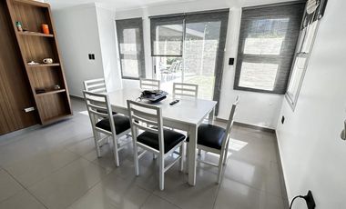 Propiedad en 2 Plantas con Vista al Lago en Fincas de Iraola