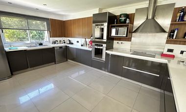 Propiedad en 2 Plantas con Vista al Lago en Fincas de Iraola