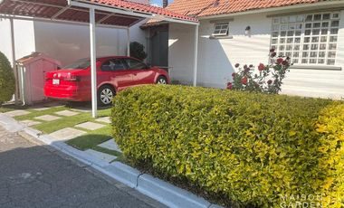 Casa en Venta de un piso, en  Camino Real a Cholula, en fraccionamiento cerrado