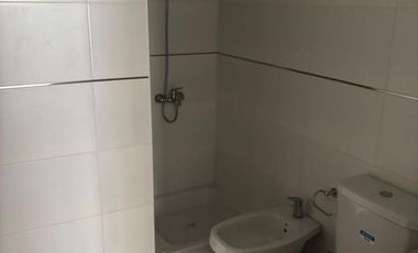 MONOAMBIENTE en VENTA a ESTRENAR . MOLDES al 900 . COLEGIALES